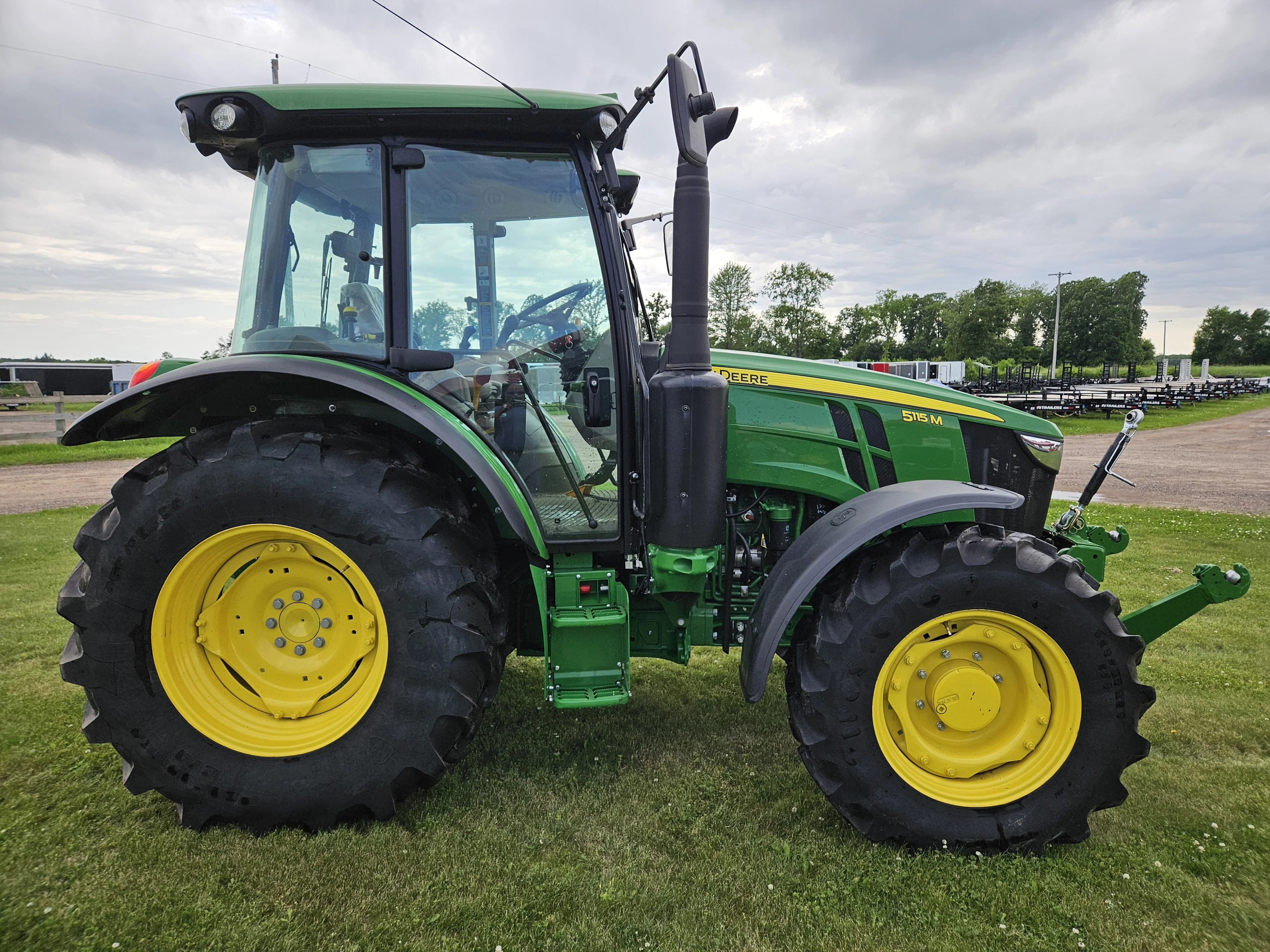 2022 JOHN DEERE 5115M Tractor